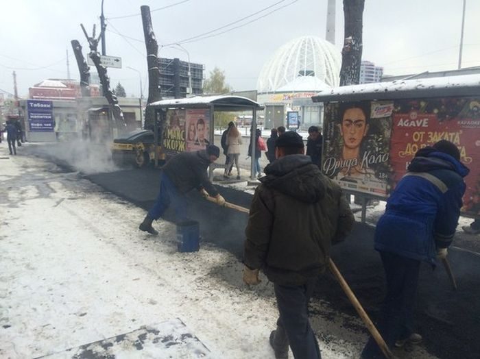«Флешмоб» российских дорожников (8 фото)
